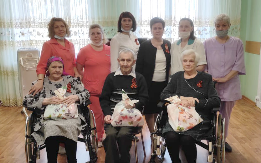 Подарки ветеранам к Дню Победы